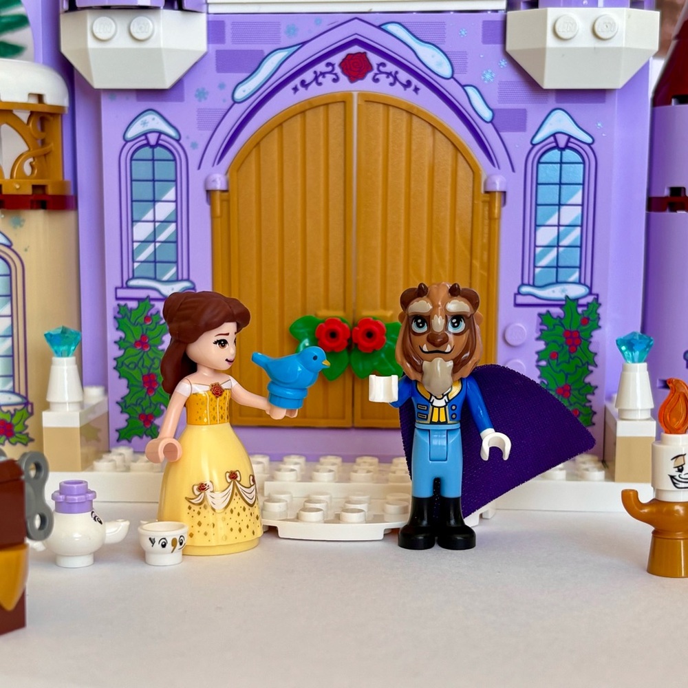 Disney Lego 43180 Belle’s Winter Castle Celebration - Picture 3 of 11